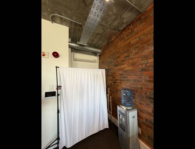 62M² BUILDING TO LET IN GREEN POINT